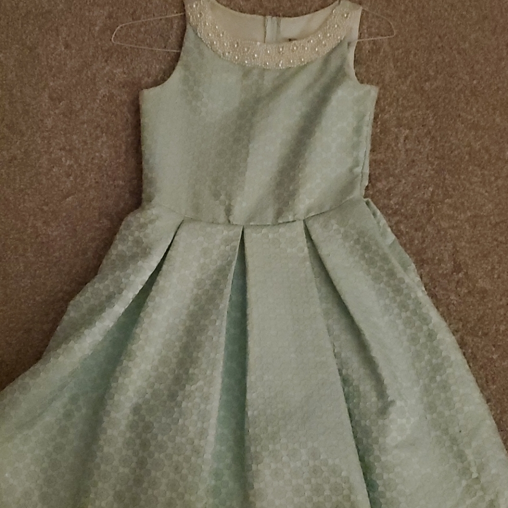 Green and white sparkly dress🤍